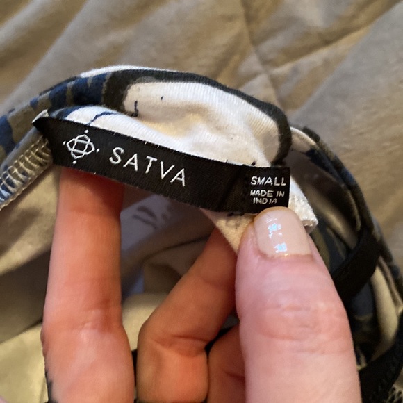 Satva Organic Cotton Tank - Picture 3 of 5